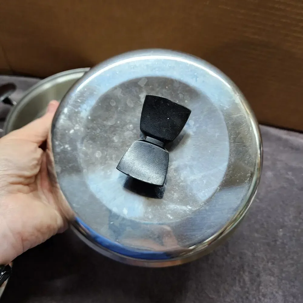 Various stainless steel pan, bowl and collapsible collinder Shlf